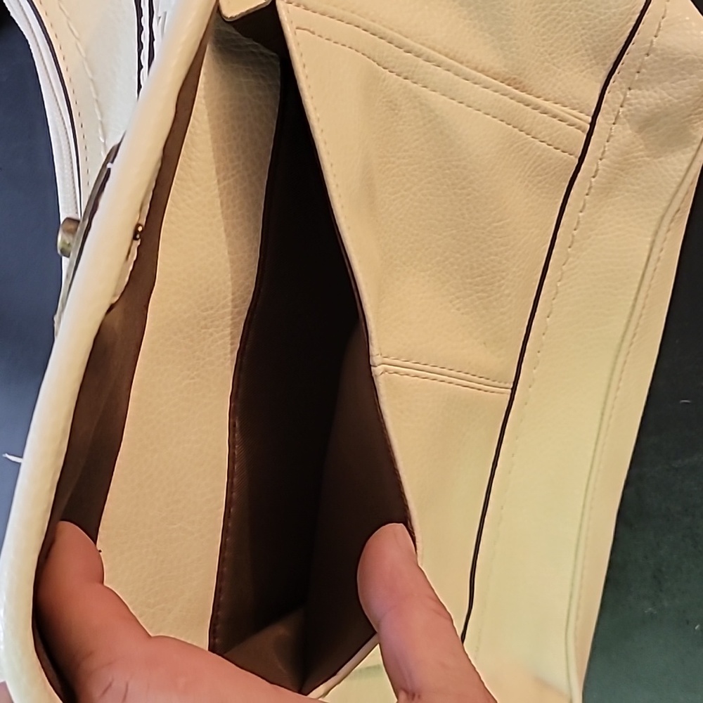 Large Purse - Picture 15 of 16